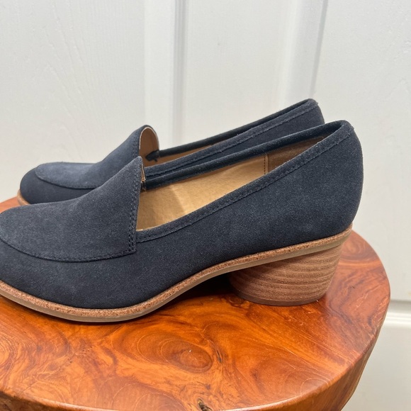 Sofft Women's Navy Loafers - Picture 7 of 10